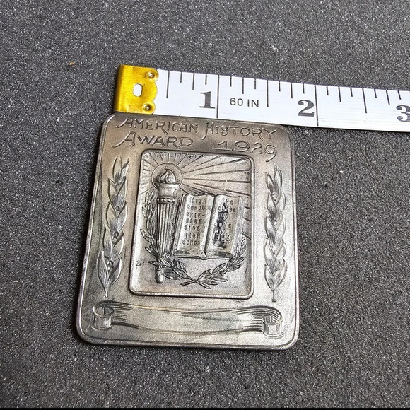 Vintage 1929 American History Award Medal Plaque Silver Tone Hand Engraved - Picture 3 of 4